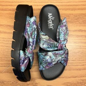 Alegria Women's Artistic Black Sandals
